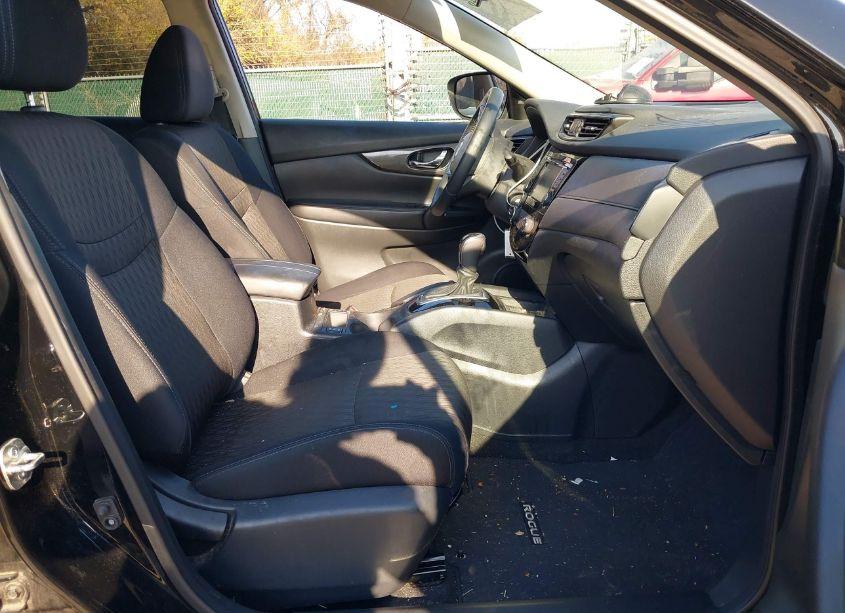 Photo 5 of 2019 Nissan Rogue S (VIN 5N1AT2MV6KC803521)