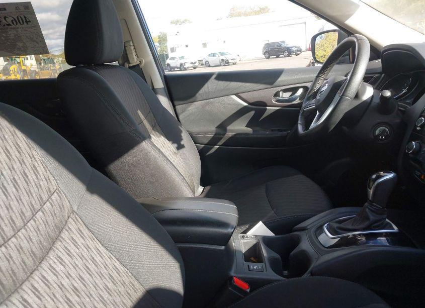 Photo 5 of 2019 Nissan Rogue S (VIN 5N1AT2MV6KC817077)