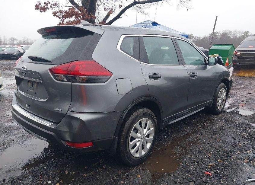Photo 4 of 2019 Nissan Rogue S (VIN 5N1AT2MV6KC823431)