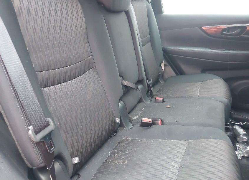 Photo 8 of 2019 Nissan Rogue S (VIN 5N1AT2MV6KC823431)