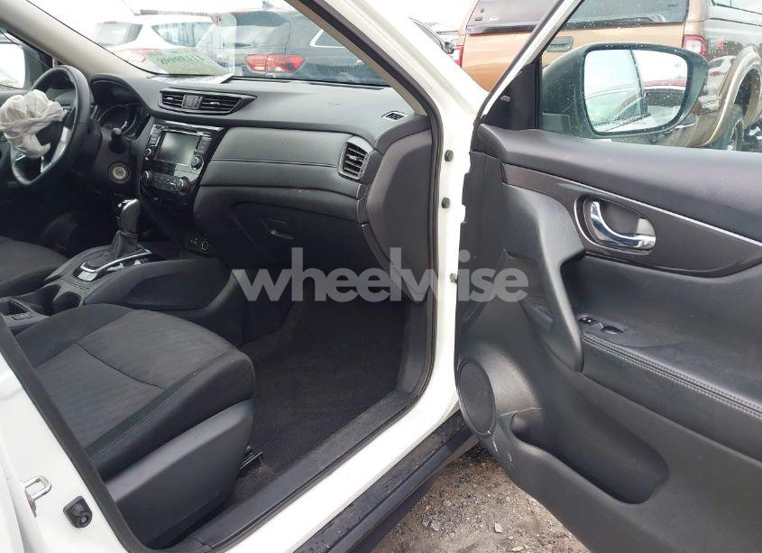 Photo 5 of 2020 Nissan Rogue S INTELLIGENT AWD (VIN 5N1AT2MV6LC716946)