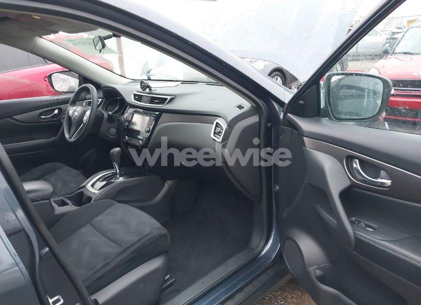 Photo 5 of 2014 Nissan Rogue SV (VIN 5N1AT2MV7EC847970)