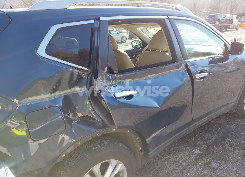 Photo 17 of 2015 Nissan Rogue SV (VIN 5N1AT2MV7FC824495)