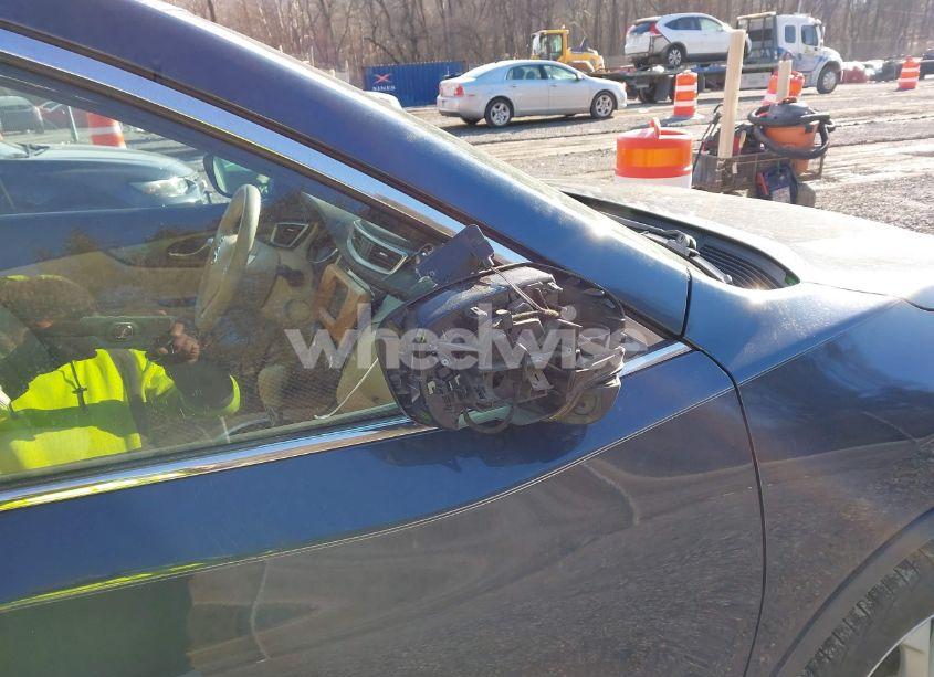 Photo 19 of 2015 Nissan Rogue SV (VIN 5N1AT2MV7FC824495)