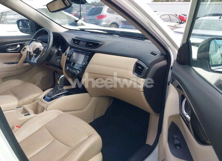 Photo 5 of 2017 Nissan Rogue SL (VIN 5N1AT2MV7HC731043)