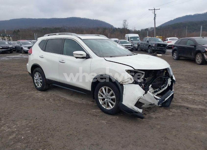 2017 Nissan Rogue SV (VIN 5N1AT2MV7HC753883) main photo