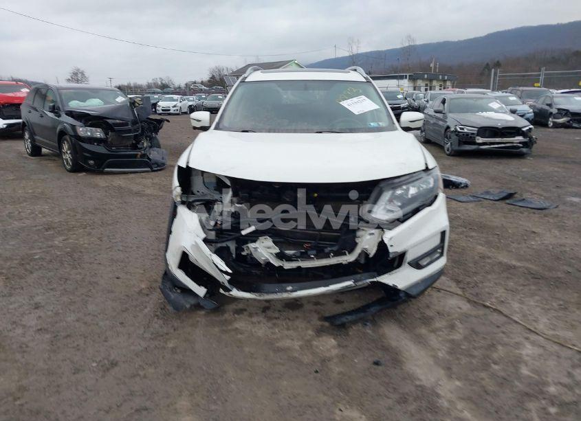 Photo 13 of 2017 Nissan Rogue SV (VIN 5N1AT2MV7HC753883)