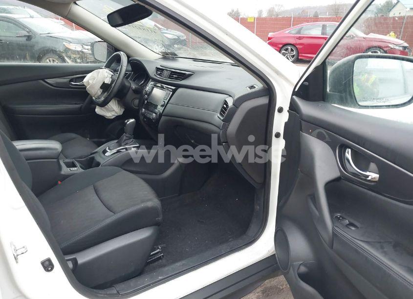 Photo 5 of 2017 Nissan Rogue SV (VIN 5N1AT2MV7HC753883)