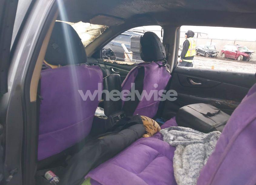 Photo 8 of 2017 Nissan Rogue SV (VIN 5N1AT2MV7HC801057)