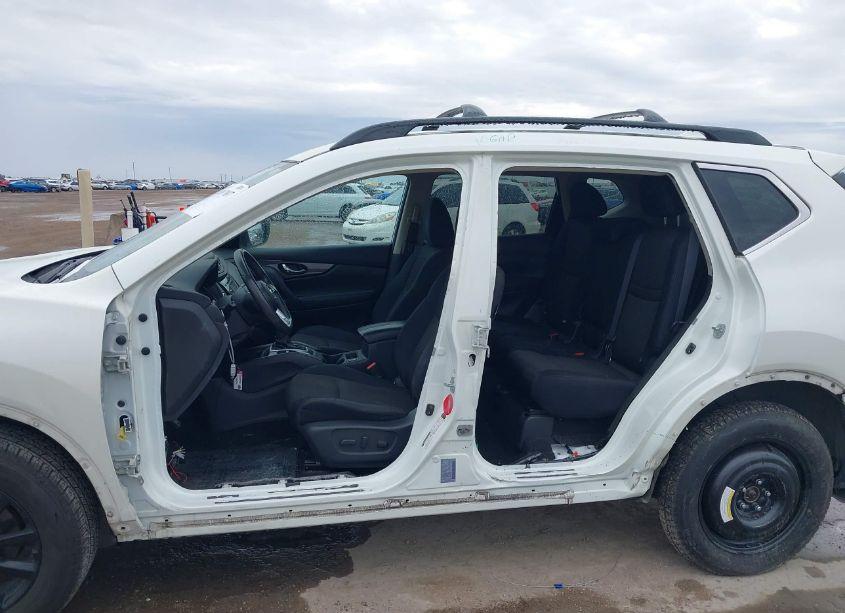 Photo 6 of 2017 Nissan Rogue SV (VIN 5N1AT2MV7HC803567)