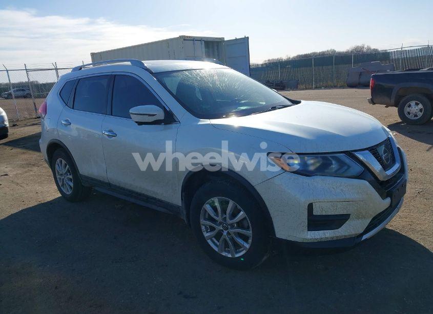 2017 Nissan Rogue SV (VIN 5N1AT2MV7HC896395) main photo