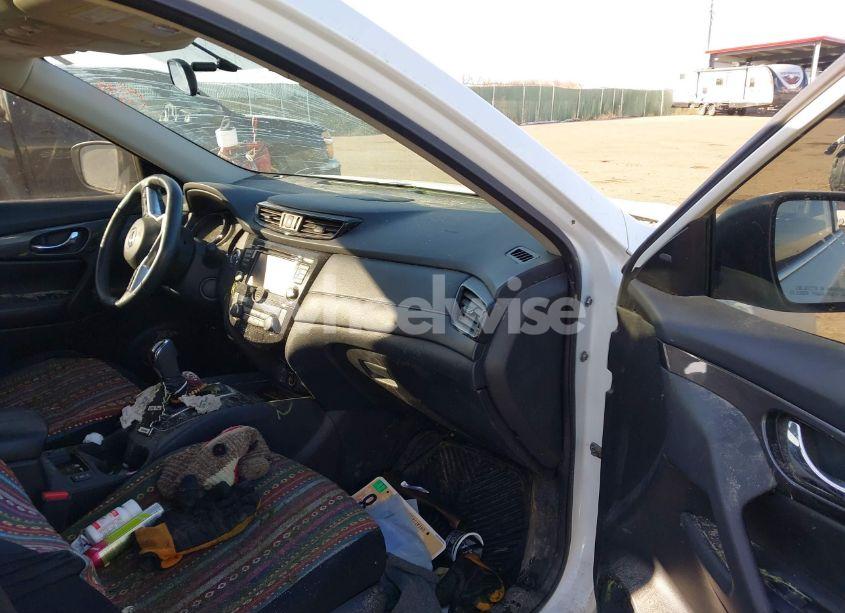 Photo 5 of 2017 Nissan Rogue SV (VIN 5N1AT2MV7HC896395)