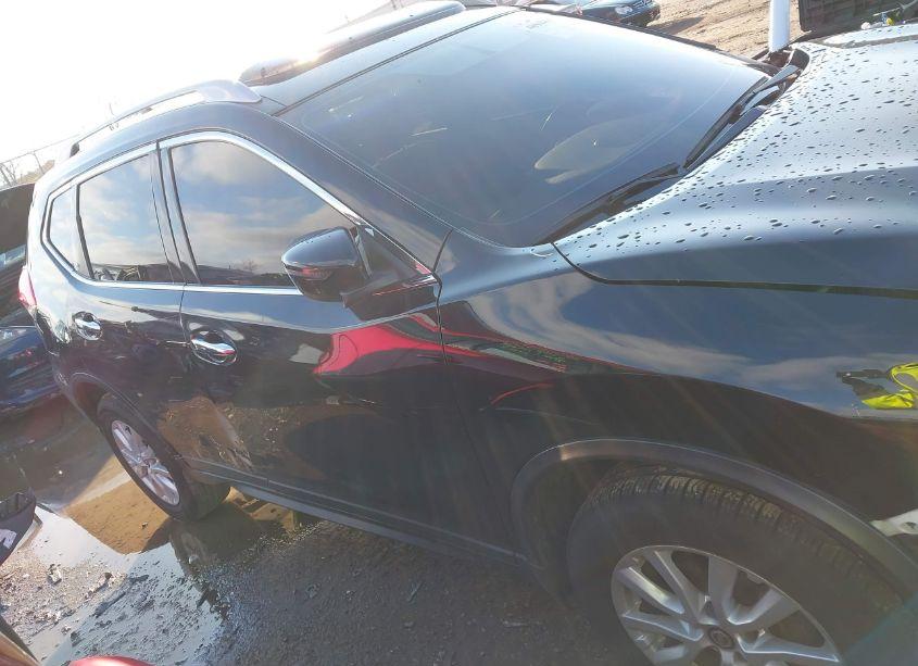 Photo 13 of 2017 Nissan Rogue SV (VIN 5N1AT2MV7HC897059)