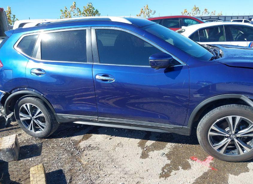 Photo 14 of 2018 Nissan Rogue SL (VIN 5N1AT2MV7JC731839)