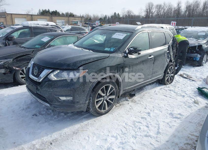 Photo 2 of 2019 Nissan Rogue SL (VIN 5N1AT2MV7KC726626)