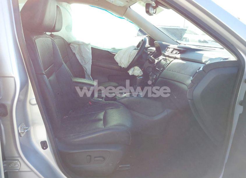 Photo 5 of 2019 Nissan Rogue SL (VIN 5N1AT2MV7KC756287)