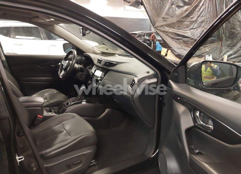 Photo 5 of 2019 Nissan Rogue SL (VIN 5N1AT2MV7KC823194)