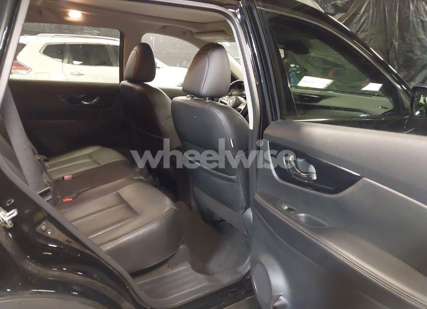 Photo 8 of 2019 Nissan Rogue SL (VIN 5N1AT2MV7KC823194)