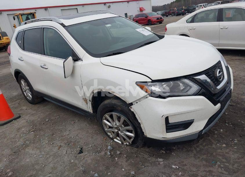 2017 Nissan Rogue SV (VIN 5N1AT2MV8HC751950) main photo