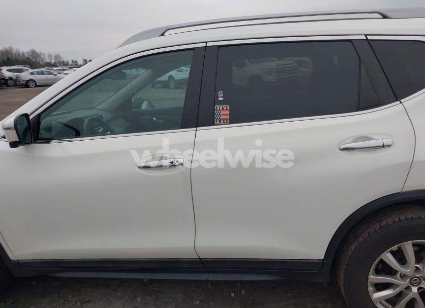 Photo 14 of 2017 Nissan Rogue SV (VIN 5N1AT2MV8HC751950)