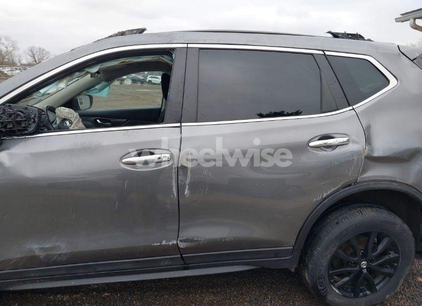 Photo 14 of 2017 Nissan Rogue SV (VIN 5N1AT2MV8HC802900)