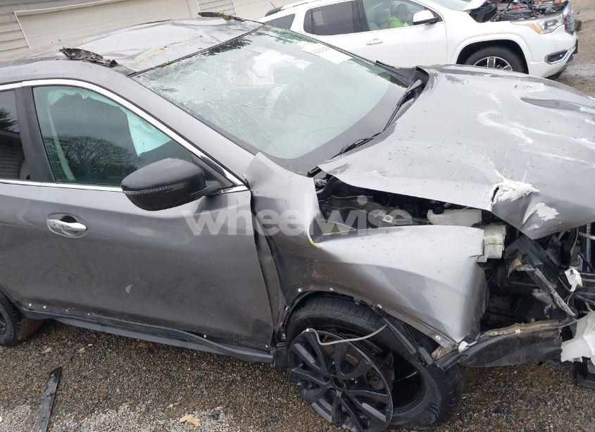 Photo 16 of 2017 Nissan Rogue SV (VIN 5N1AT2MV8HC802900)