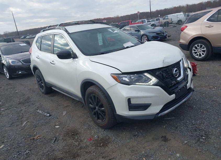 2017 Nissan Rogue SV (VIN 5N1AT2MV8HC803853) main photo