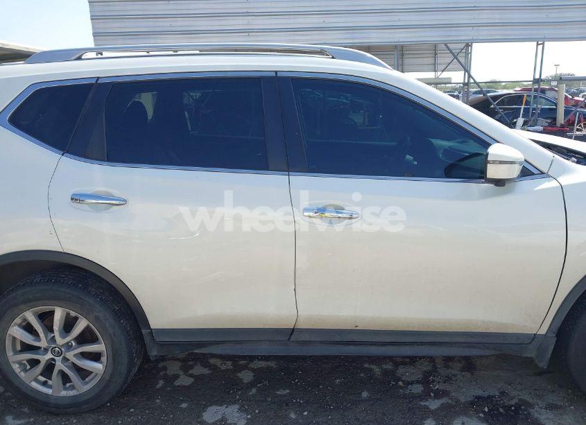 Photo 13 of 2017 Nissan Rogue SV (VIN 5N1AT2MV8HC814318)