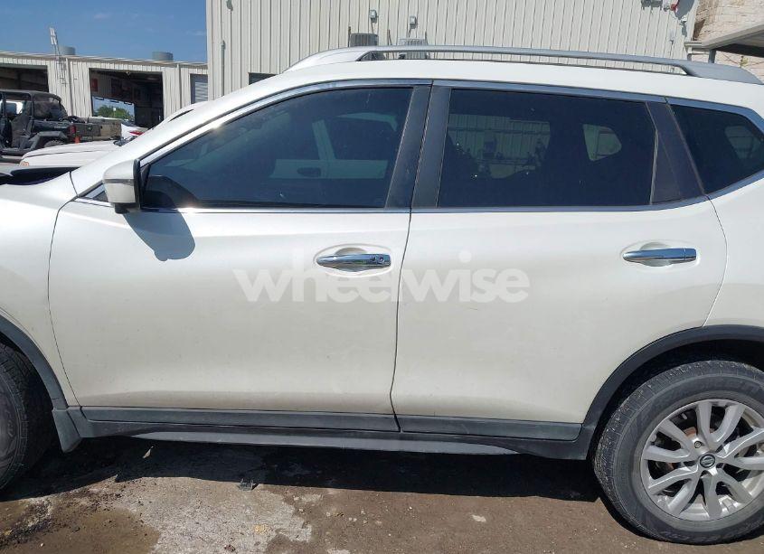 Photo 14 of 2017 Nissan Rogue SV (VIN 5N1AT2MV8HC814318)