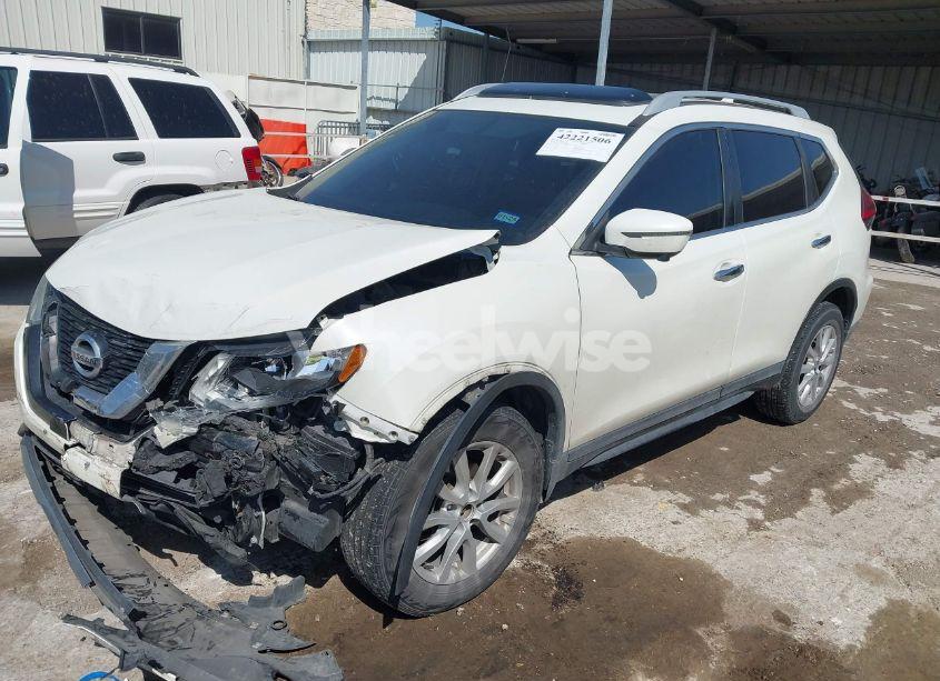 Photo 2 of 2017 Nissan Rogue SV (VIN 5N1AT2MV8HC814318)