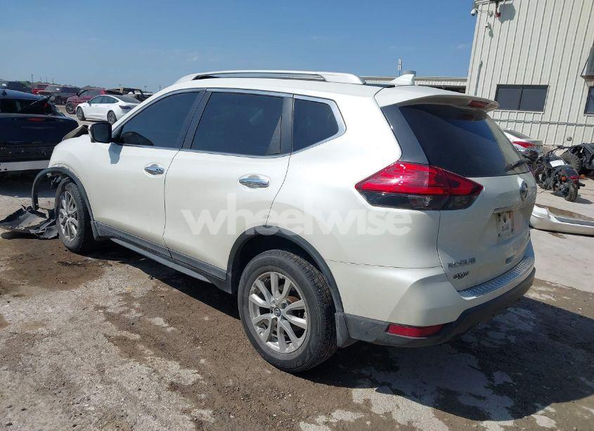 Photo 3 of 2017 Nissan Rogue SV (VIN 5N1AT2MV8HC814318)