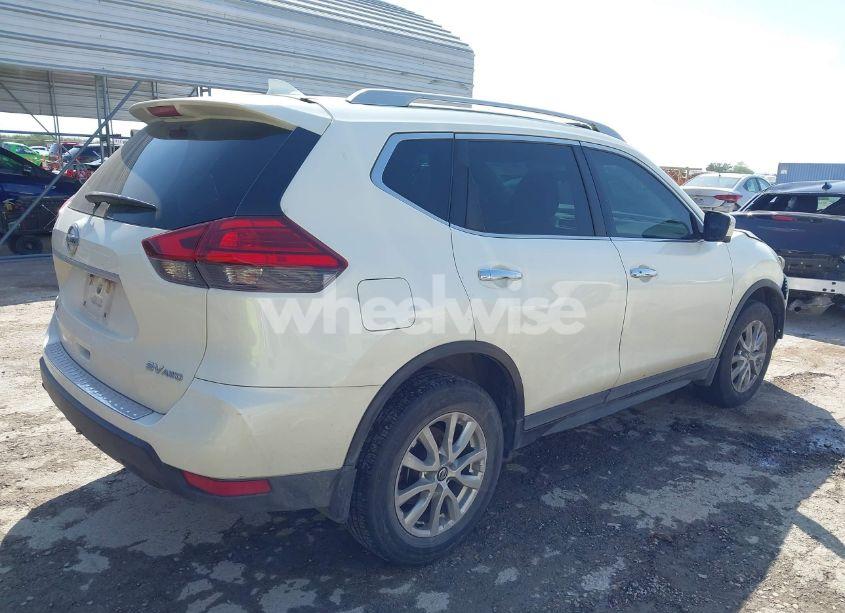 Photo 4 of 2017 Nissan Rogue SV (VIN 5N1AT2MV8HC814318)