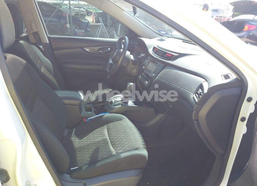 Photo 5 of 2017 Nissan Rogue SV (VIN 5N1AT2MV8HC814318)