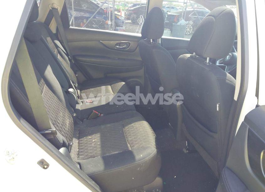 Photo 8 of 2017 Nissan Rogue SV (VIN 5N1AT2MV8HC814318)