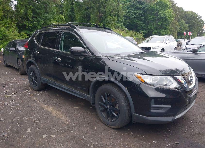 2017 Nissan Rogue SV (VIN 5N1AT2MV8HC824587) main photo
