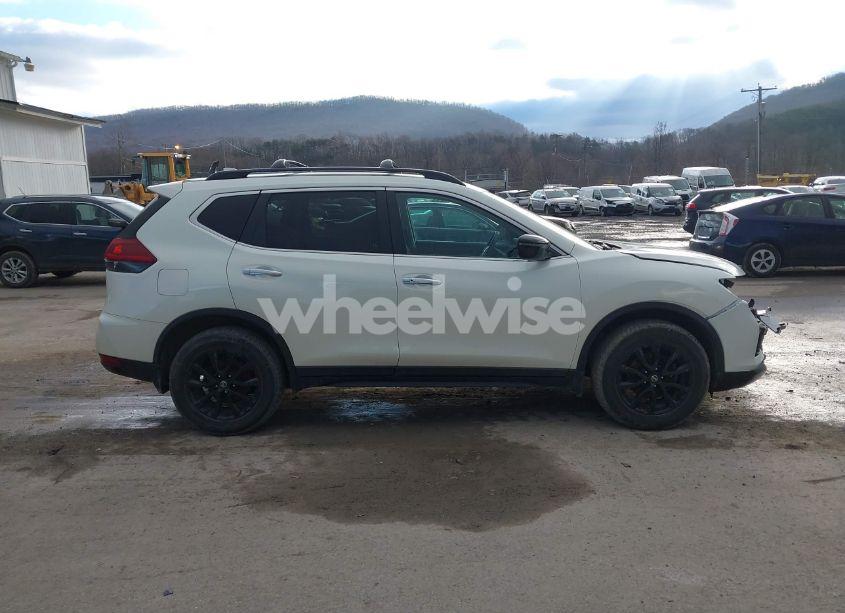 Photo 13 of 2018 Nissan Rogue SV (VIN 5N1AT2MV8JC724236)