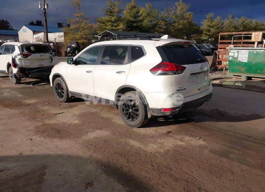 Photo 3 of 2018 Nissan Rogue SV (VIN 5N1AT2MV8JC724236)