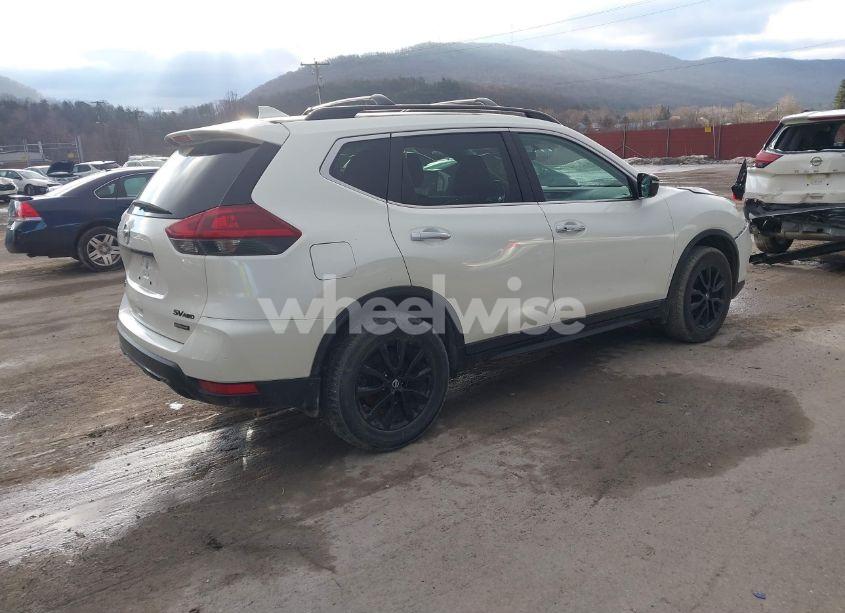 Photo 4 of 2018 Nissan Rogue SV (VIN 5N1AT2MV8JC724236)