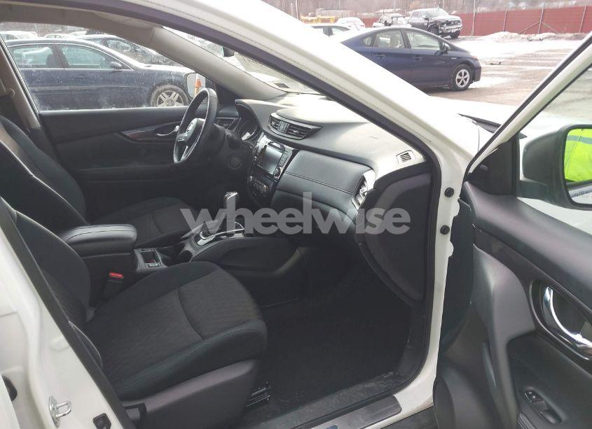 Photo 5 of 2018 Nissan Rogue SV (VIN 5N1AT2MV8JC724236)