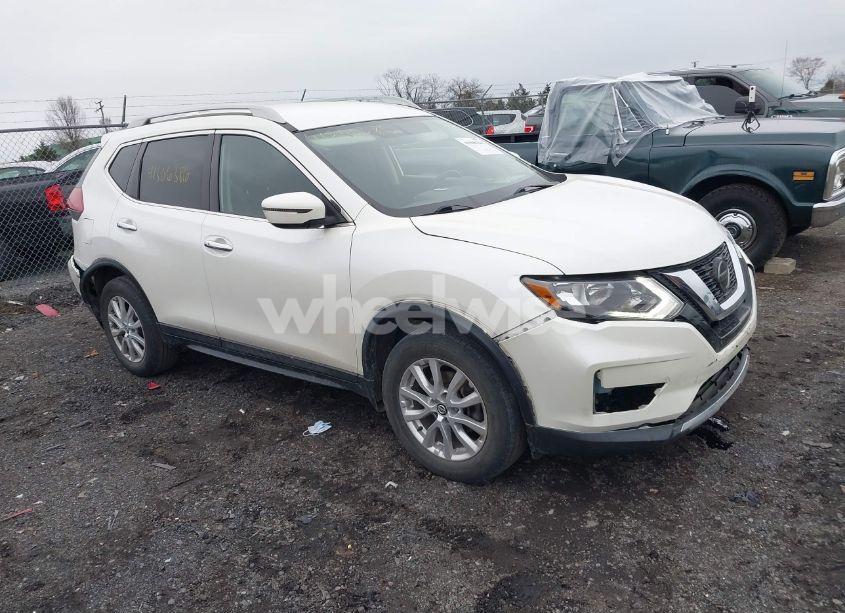 2018 Nissan Rogue SV (VIN 5N1AT2MV8JC769371) main photo