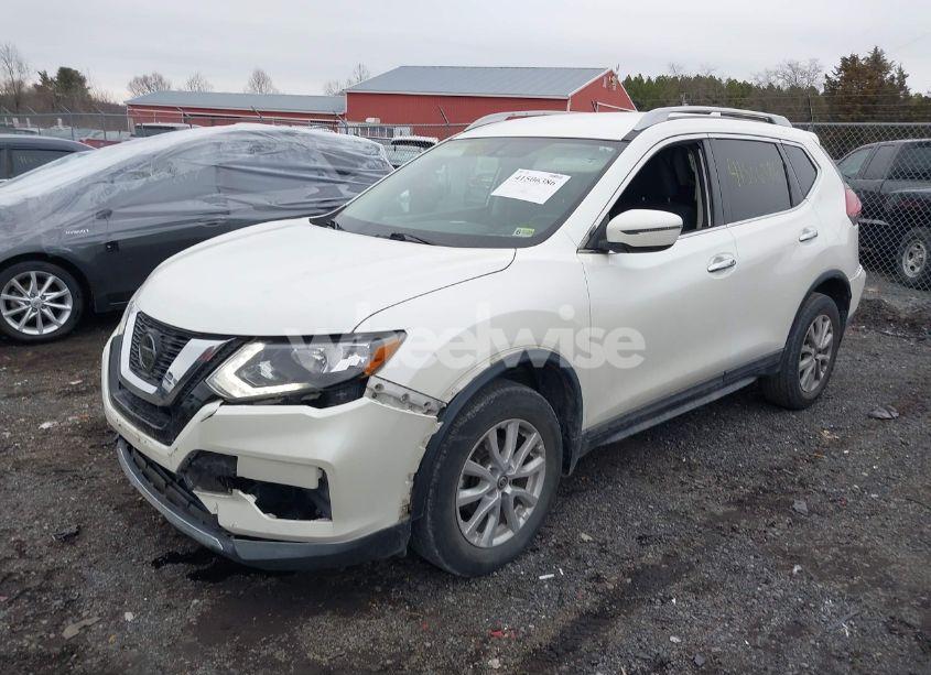 Photo 2 of 2018 Nissan Rogue SV (VIN 5N1AT2MV8JC769371)
