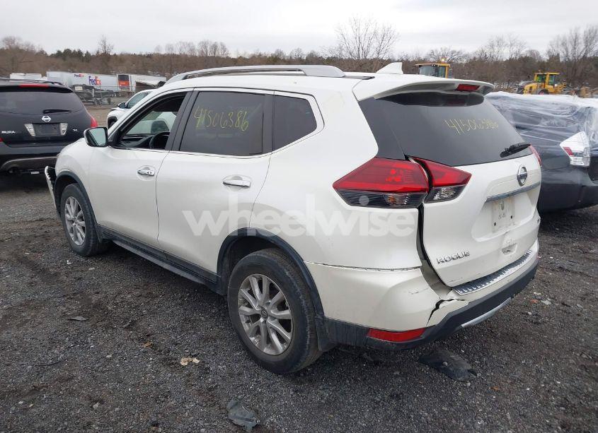 Photo 3 of 2018 Nissan Rogue SV (VIN 5N1AT2MV8JC769371)