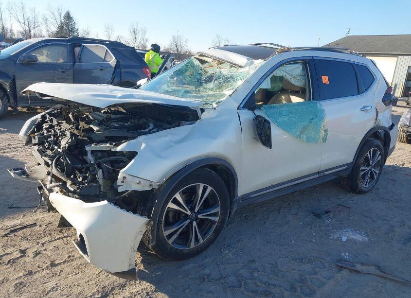 Photo 2 of 2018 Nissan Rogue SL (VIN 5N1AT2MV8JC802482)