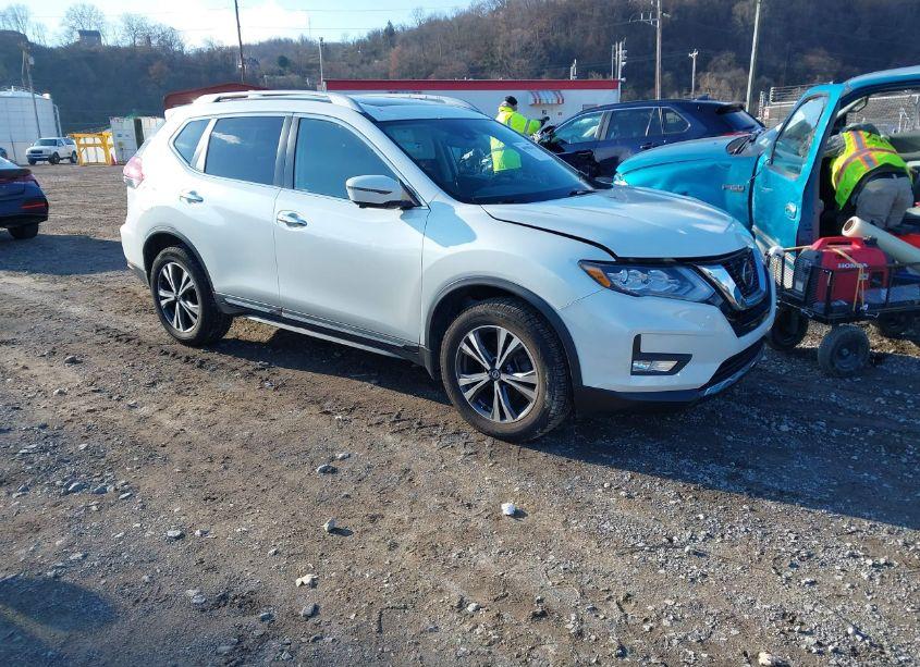 2018 Nissan Rogue SL (VIN 5N1AT2MV8JC822523) main photo