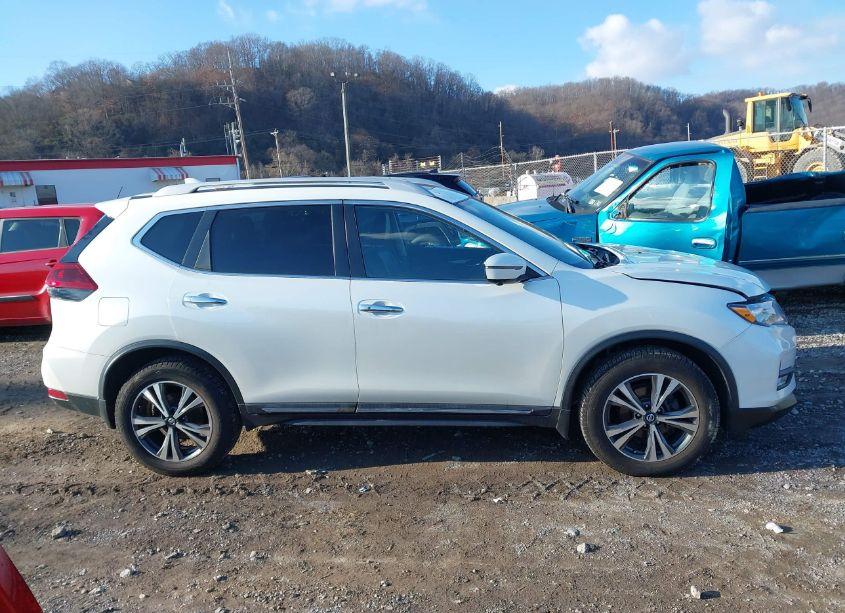 Photo 13 of 2018 Nissan Rogue SL (VIN 5N1AT2MV8JC822523)