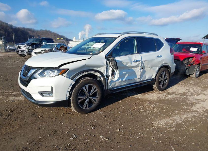Photo 2 of 2018 Nissan Rogue SL (VIN 5N1AT2MV8JC822523)