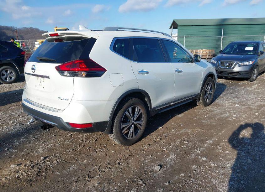 Photo 4 of 2018 Nissan Rogue SL (VIN 5N1AT2MV8JC822523)