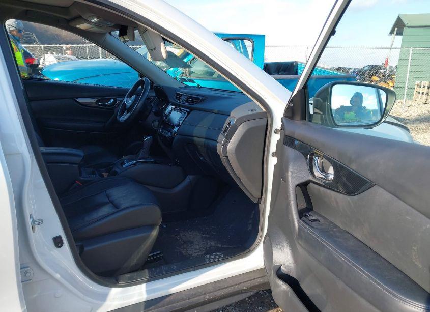 Photo 5 of 2018 Nissan Rogue SL (VIN 5N1AT2MV8JC822523)