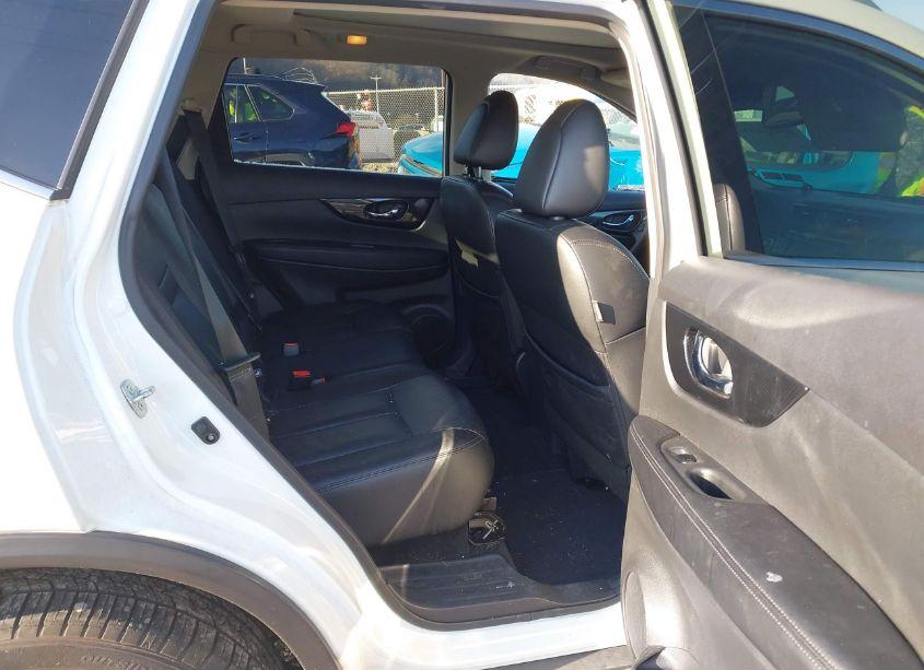 Photo 8 of 2018 Nissan Rogue SL (VIN 5N1AT2MV8JC822523)