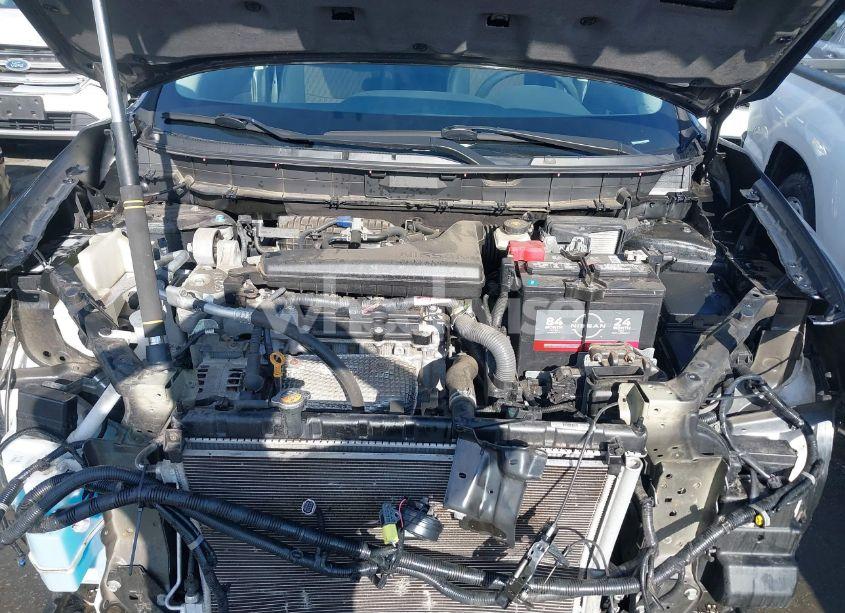 Photo 10 of 2018 Nissan Rogue S (VIN 5N1AT2MV8JC831223)